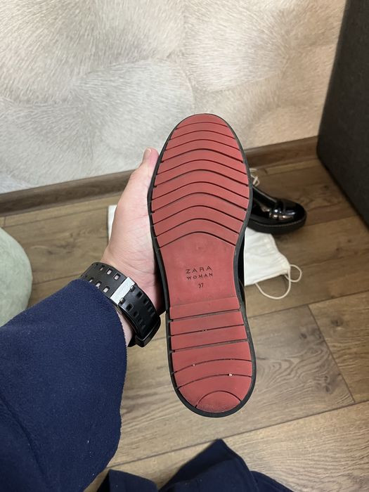 Продам женские лаковые ботинки Zara