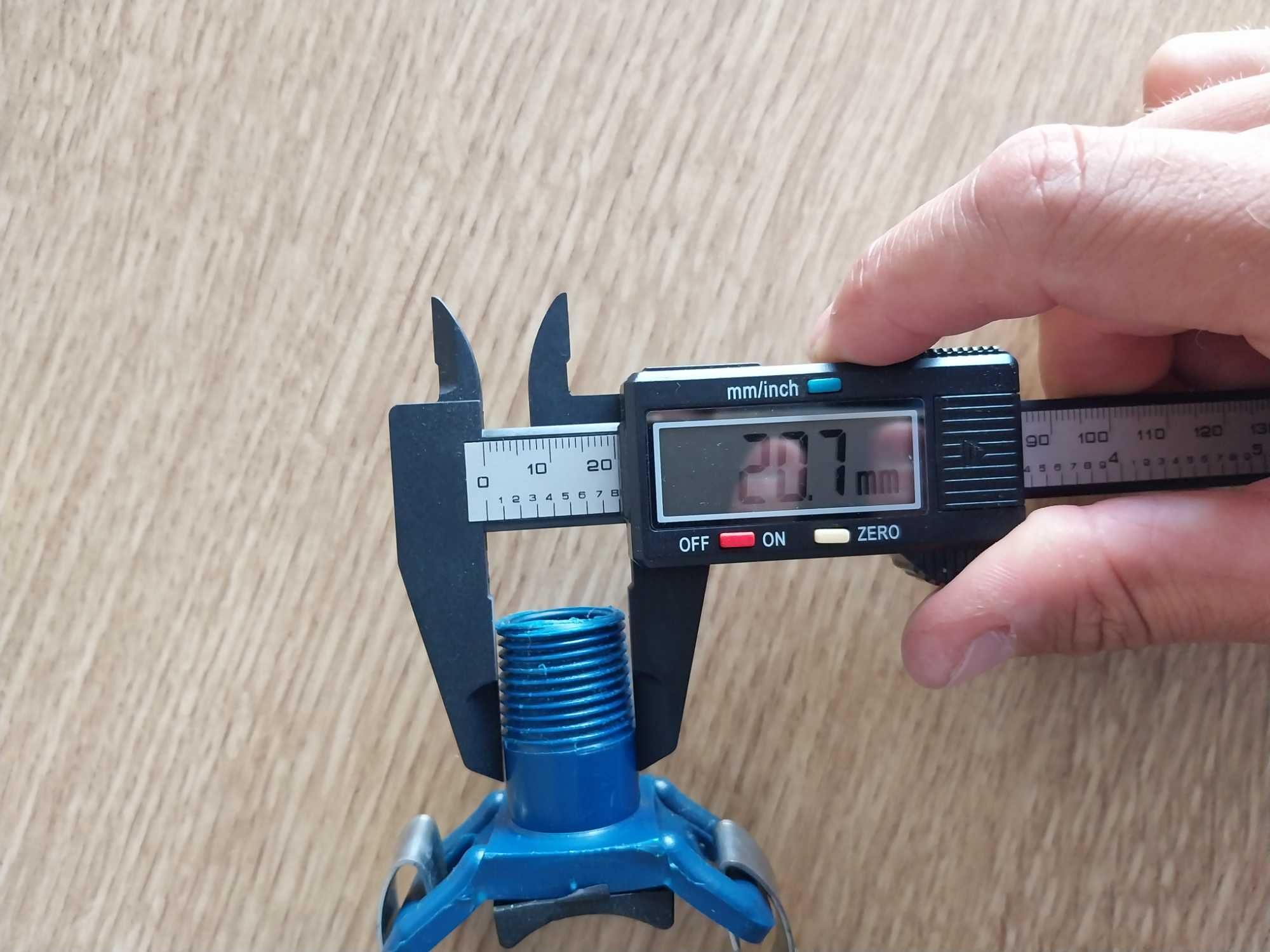 Tomada de carga tipo abraçadeira