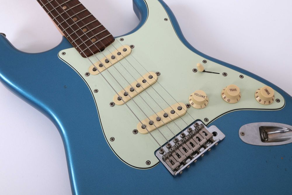 Fender Stratocaster Vintera Road Worn (1ª série) – Lake Placid Blue