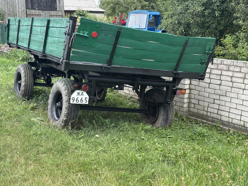 МТЗ-80 разом з причіпом ПТС -4