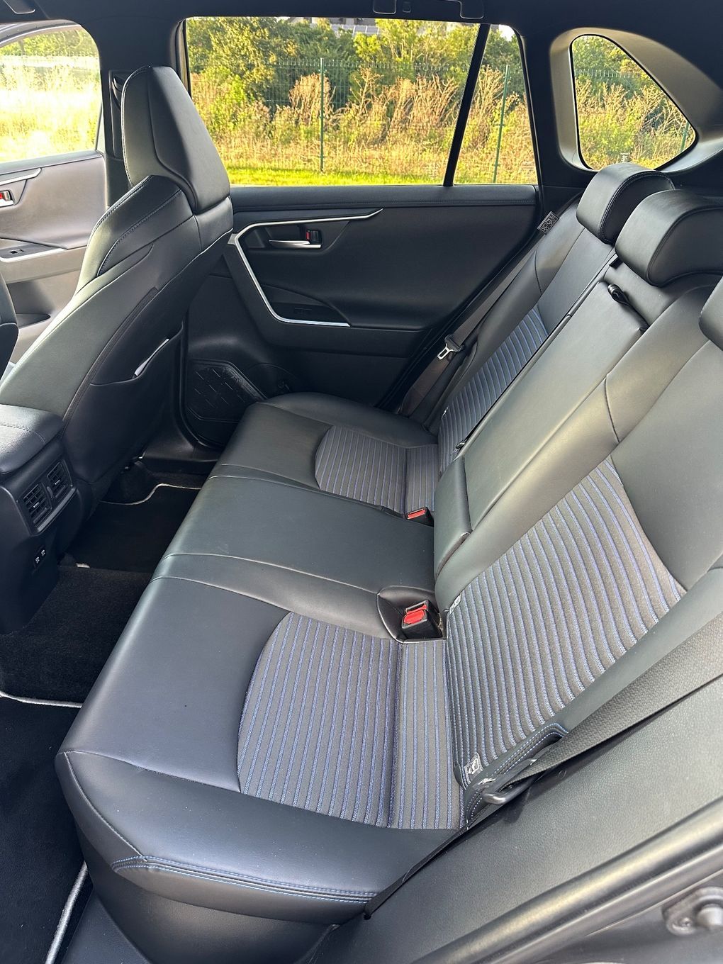 Toyota RAV4 Toyota RAV4 Hybrid z 2020 roku. Selection 4x2 FV 23%