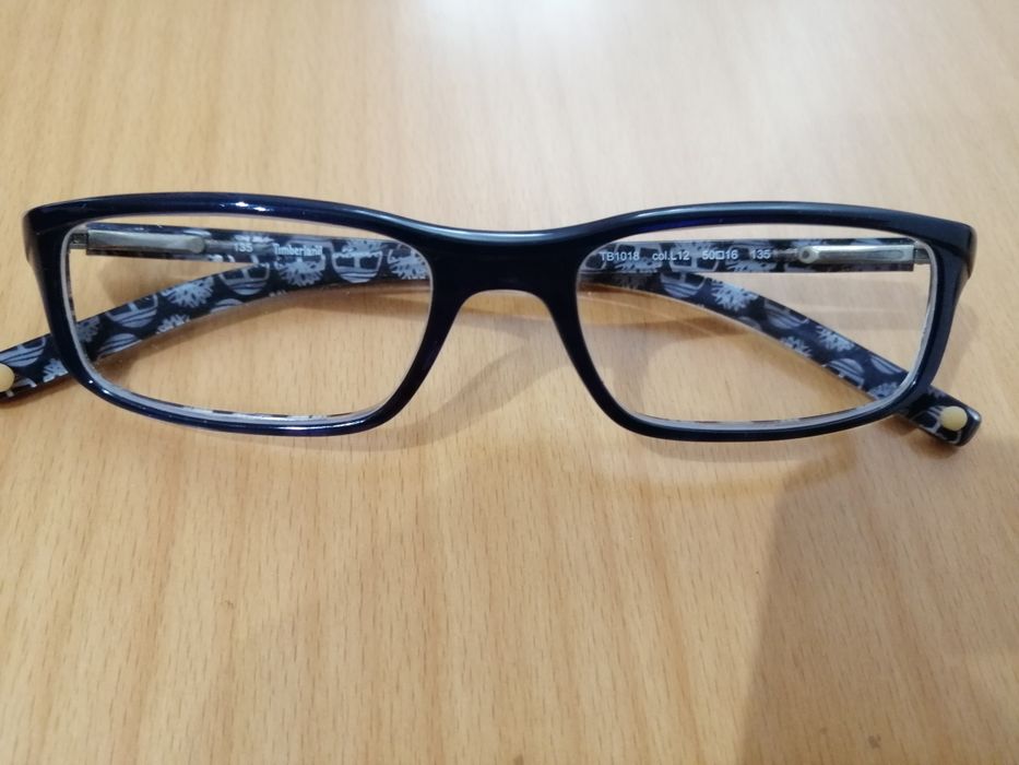 Vários óculos ótica e sol