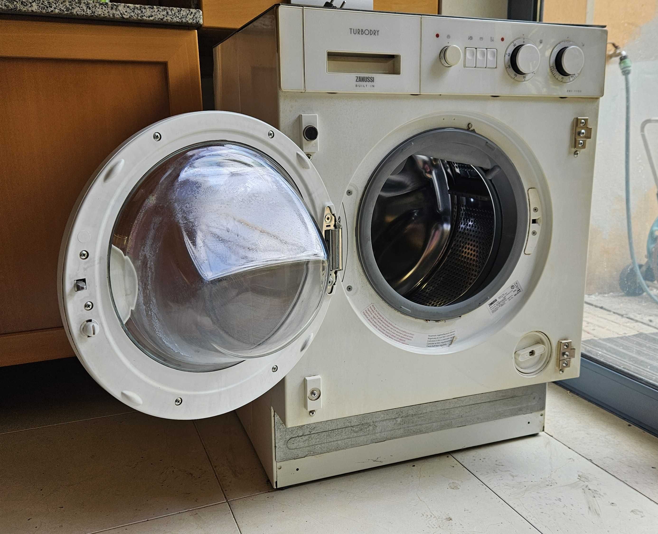 Máquina de lavar e secar roupa Zanussi (encastrar)