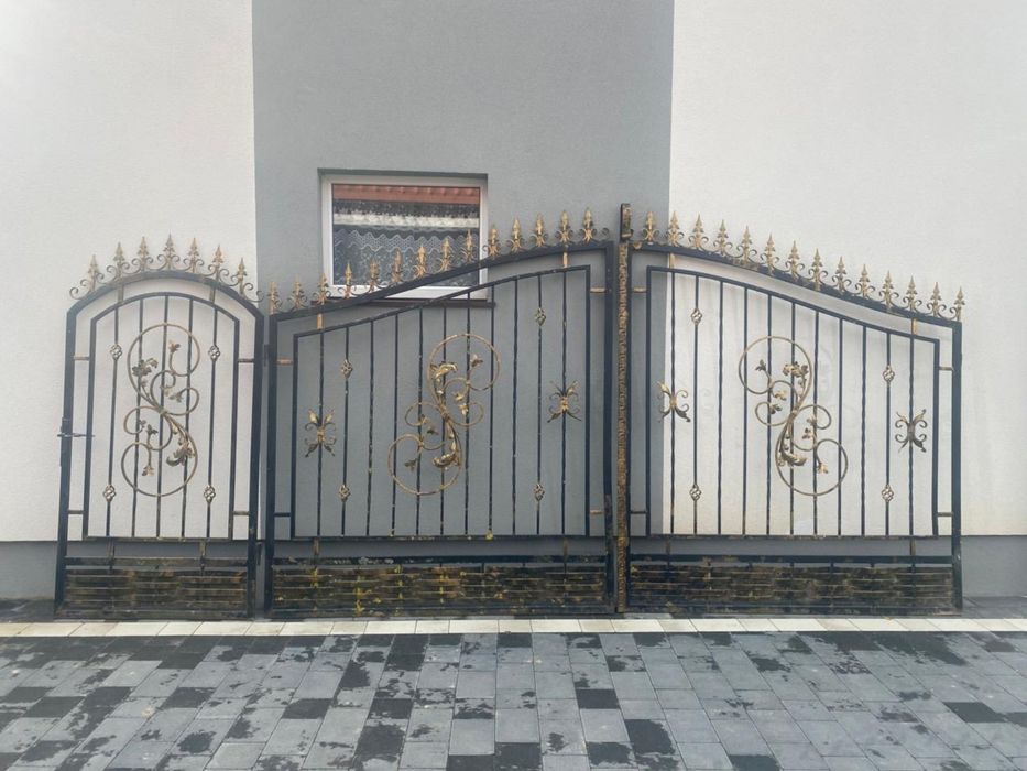 Ковані ворота з хвірткою