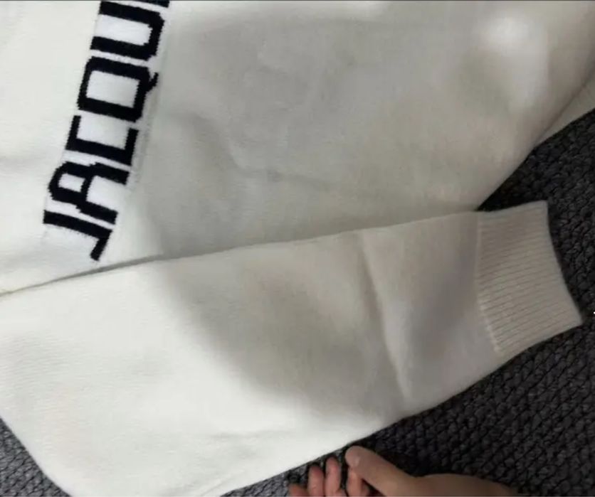 JACQUEMUS светрик, молочного й червоних кольорів