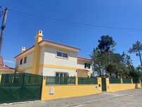 Moradia Isolada Fernao Ferro T4 + 1