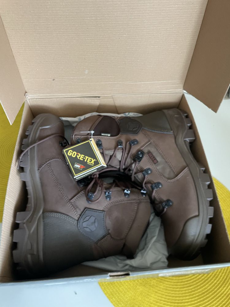 Берцы 43р GORE-TEX