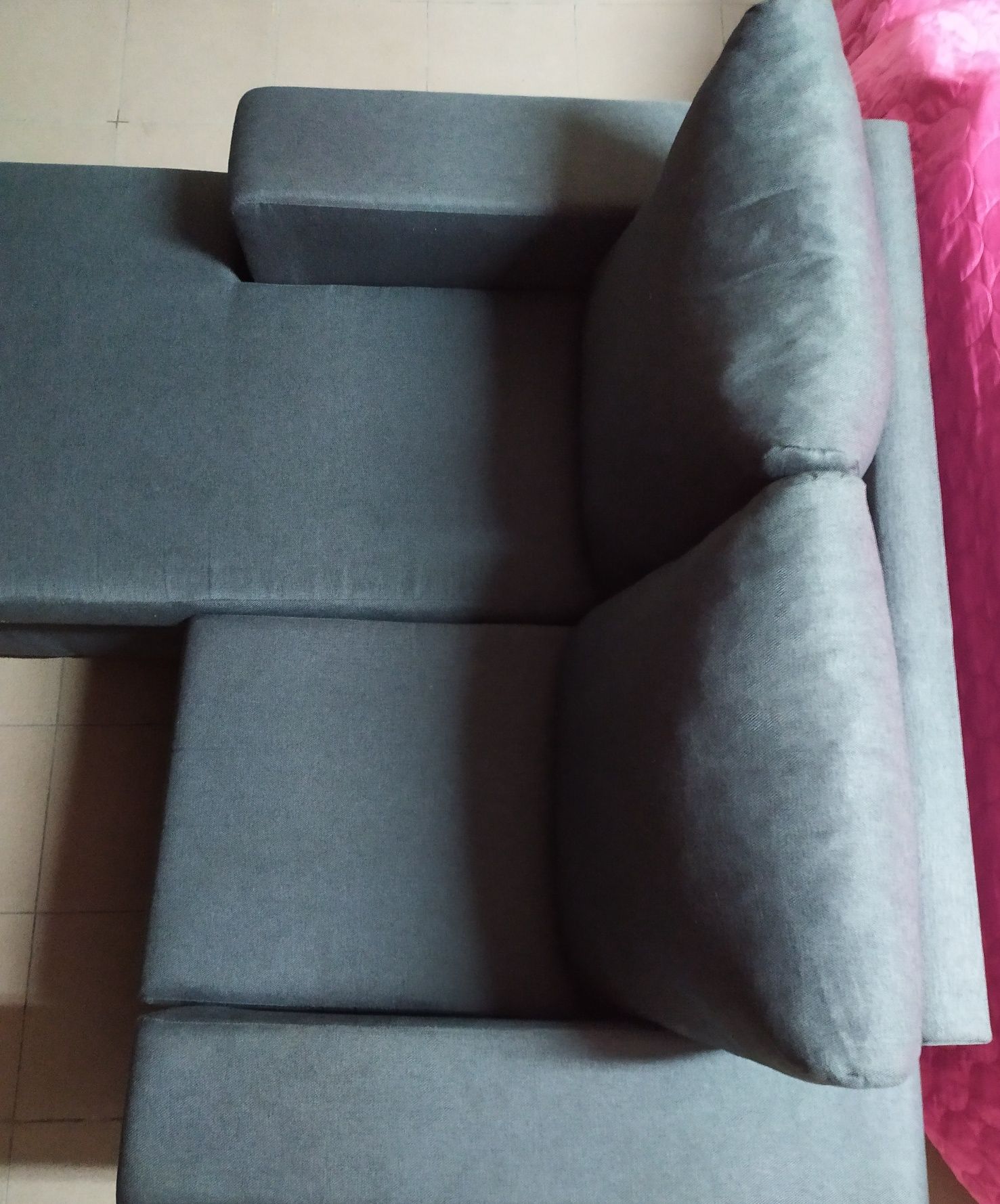 Sofá chaise longue dois lugares