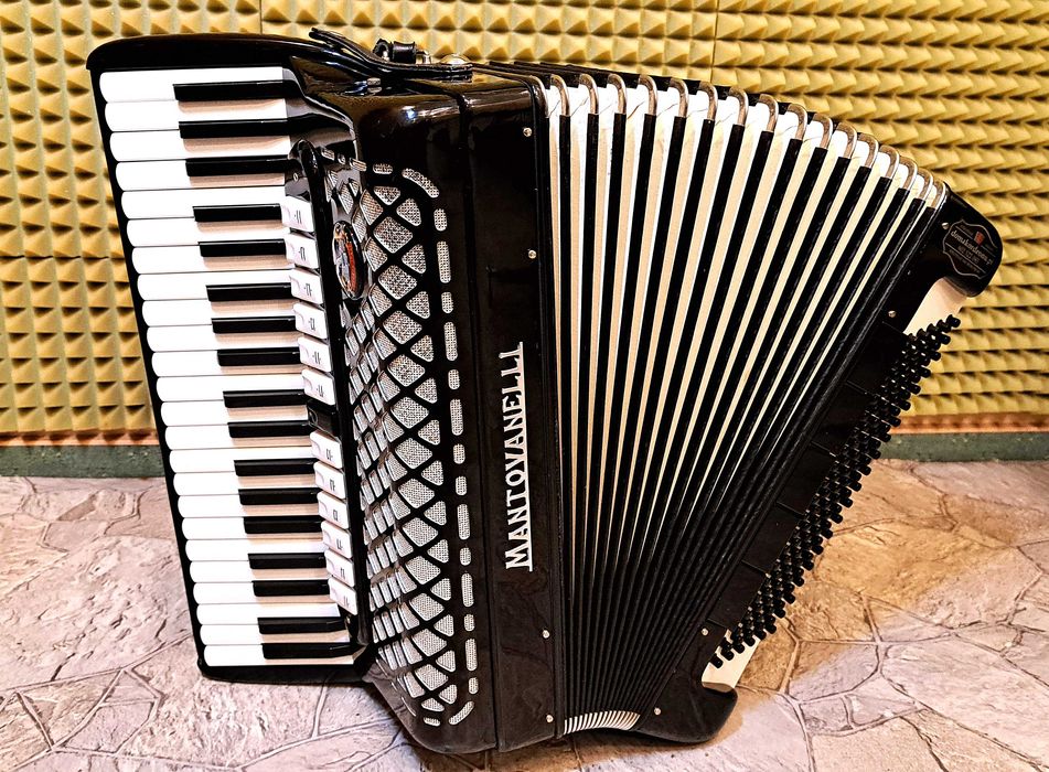 Akordeon włoski Mantovanelli idealny serwis akordeonów Dom Akordeonu
