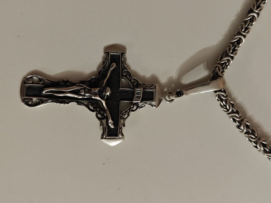 Sprzedam męski srebrny łancuszek próby 925 z krzyżem