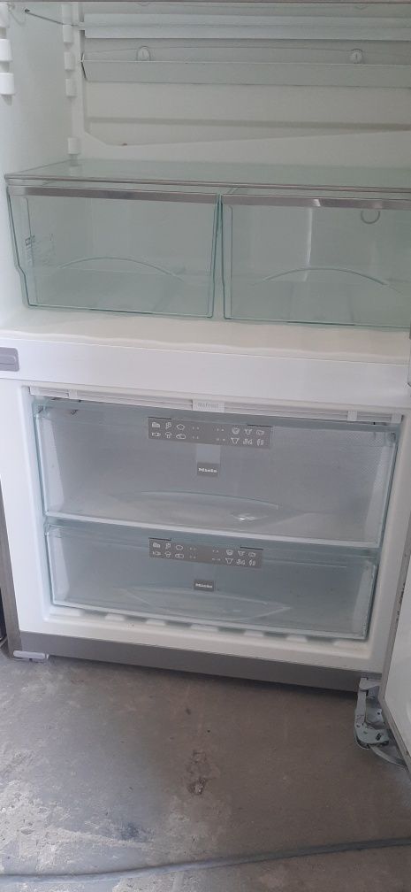 Холодильник Miele KFN14842