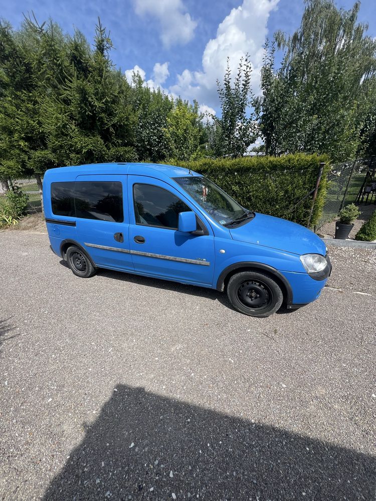 Witam Sprzedam Opla Combo 2002rok 1.6 Benzyna +Lpg