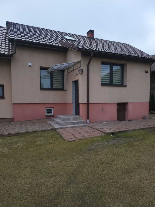 Dom do wynajęcia z podwórkiem i garażem w centrum Kamyka.