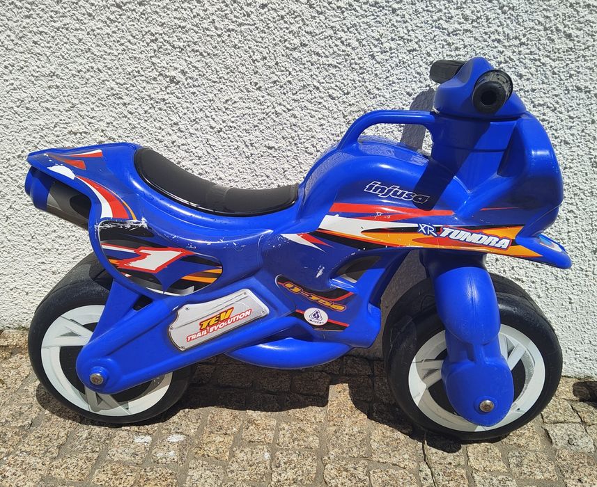 Moto Andador sem Pedais INJUSA Tenda XR Azul para Crianças (18+ Meses)