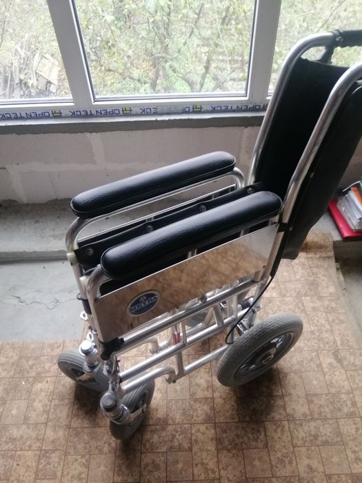Інвалідне кресло, візок.