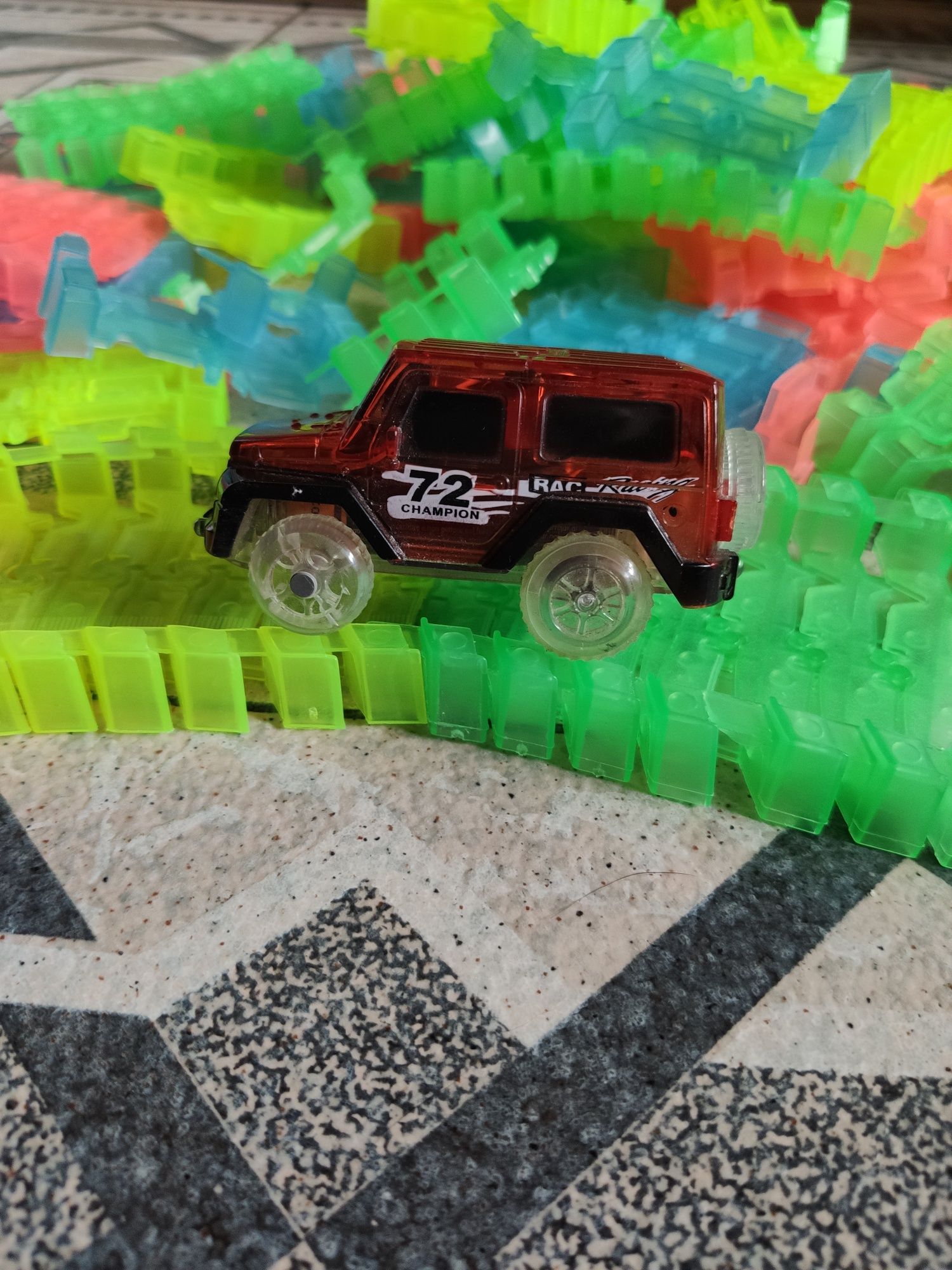 Zabawka składany tor wyścigowy z samochodzikiem