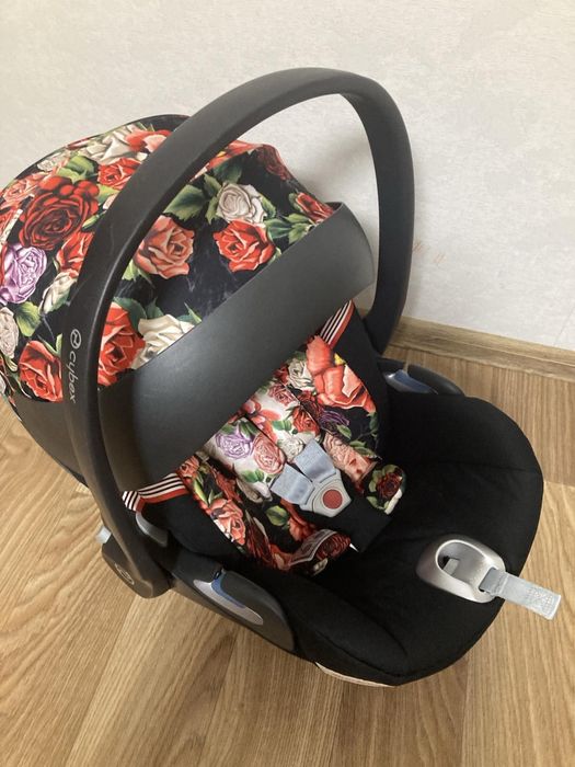Автокрісло Cybex Cloud T i-size spring blossom