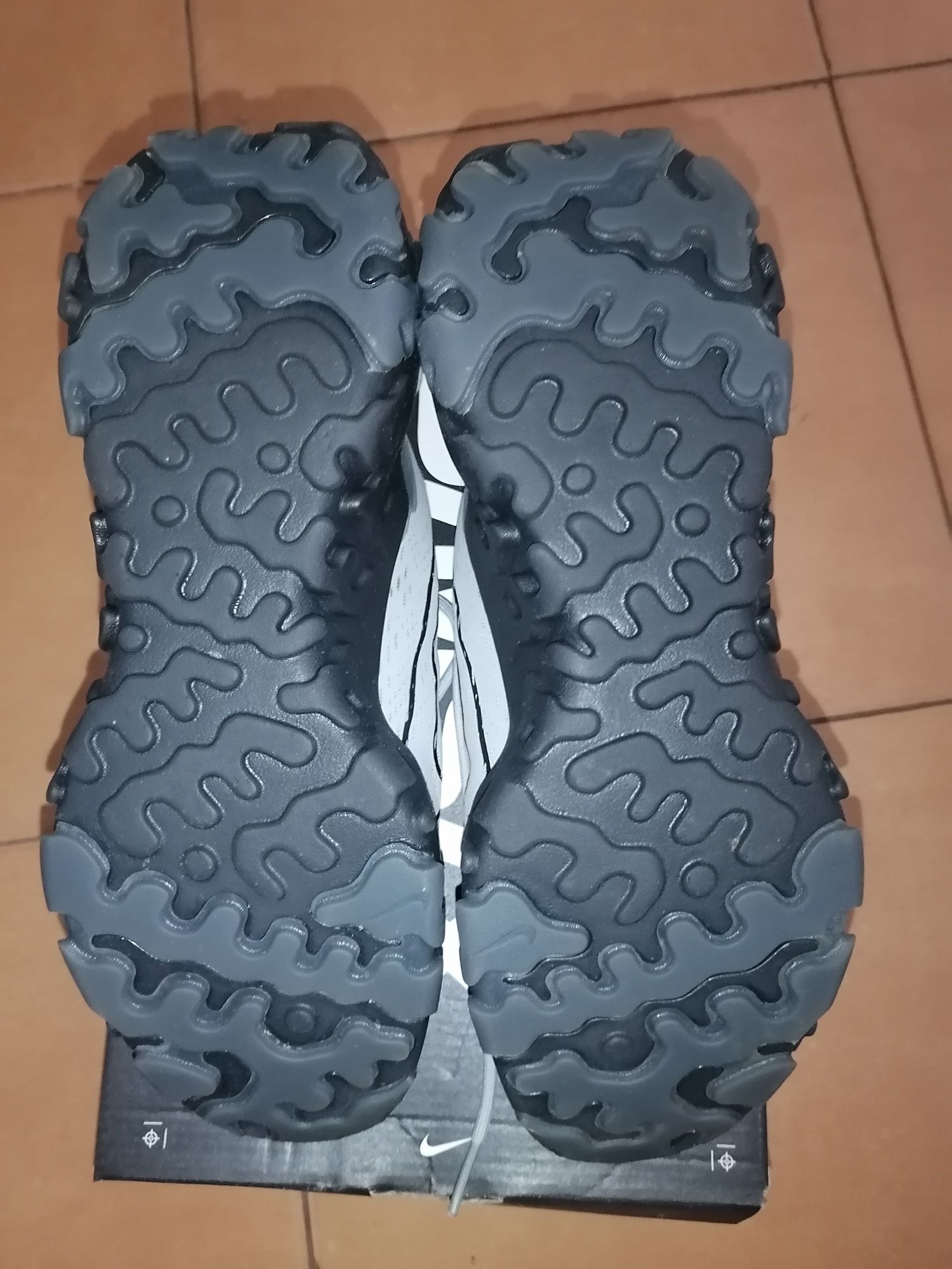 Ténis Nike react vision