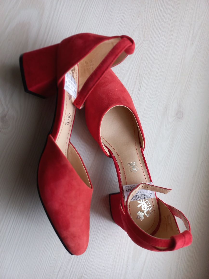 Босоножки женские кожаные, красного цвета на каблуке хорошего качества