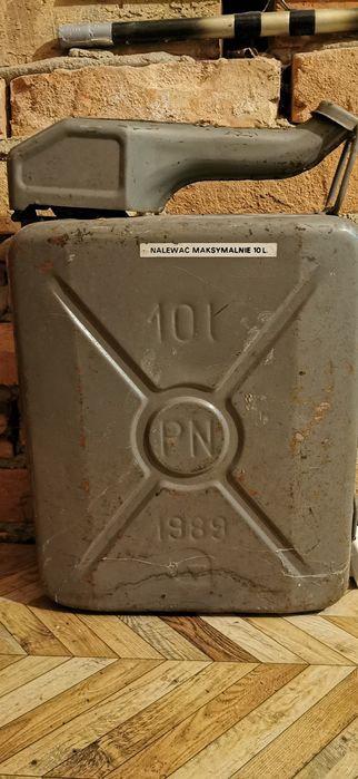 Kanister z lejkiem 1989r