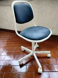 dziecięce krzesło biurowe z ikea - ciemny szare