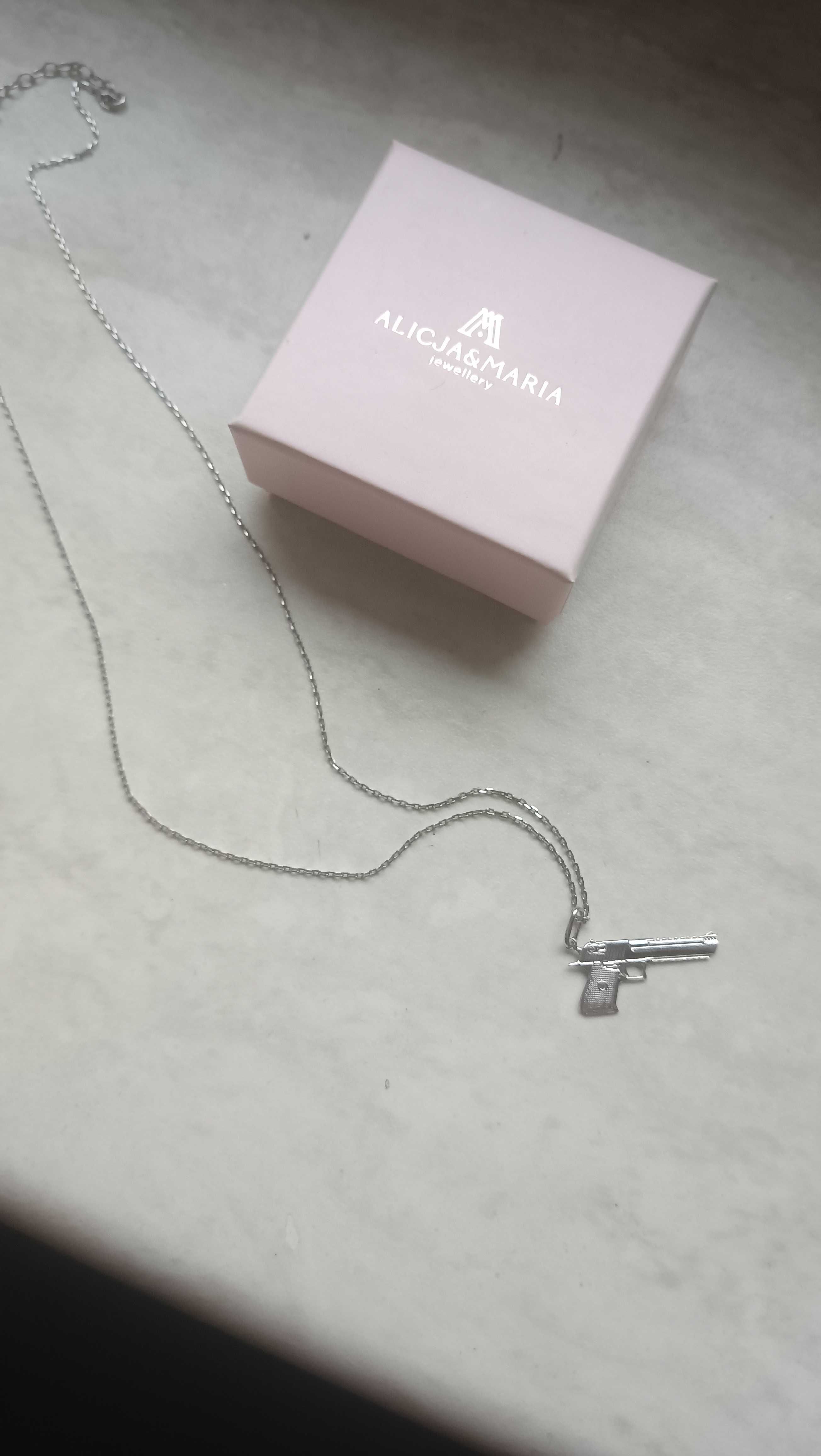 Nowy  srebrny naszyjnik pistolet rewolwer Alicja&Maria Jewellery