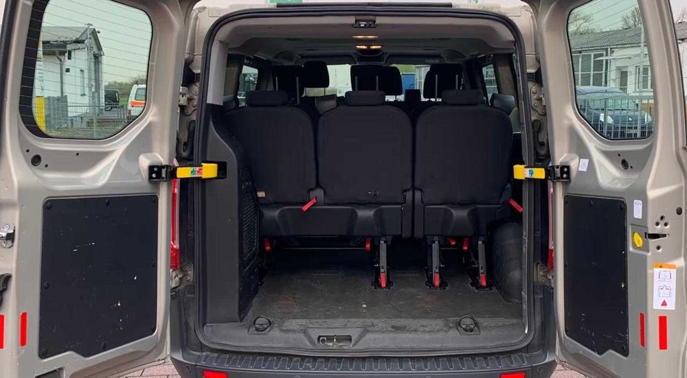 Ford Transit Custom 2.0D z roku 2017 - f VAT 23 - 9 osób lub 3 z paką