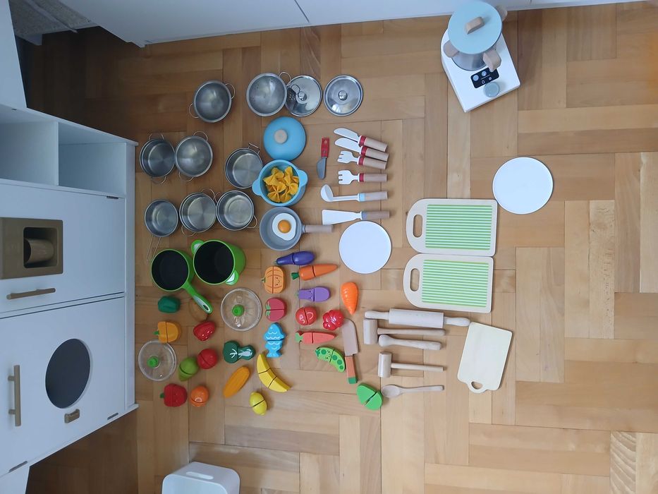 Kuchnia drewniana wyposażona w pelni dla dzieci z wyposażeniem!