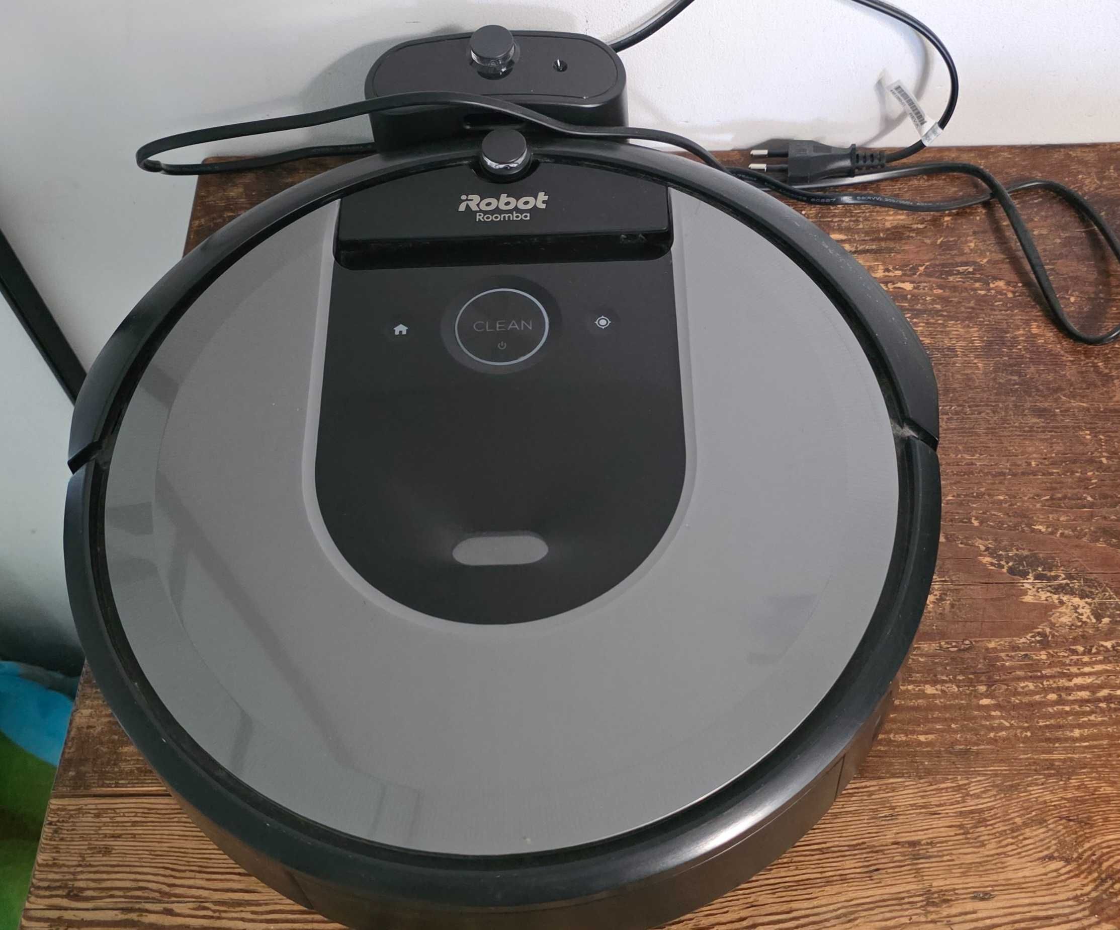 IROBOT Roomba I7 ze stacją dokującą