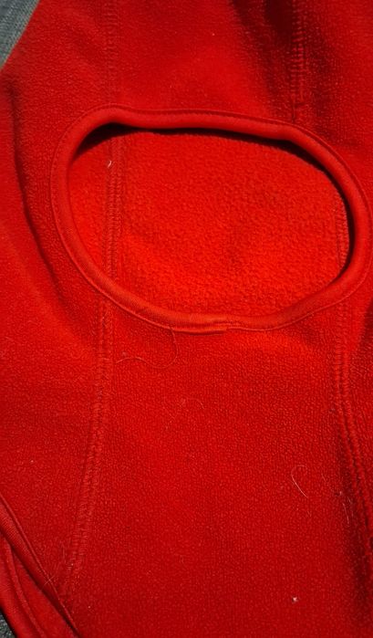 Czerwona czapka kominiarka