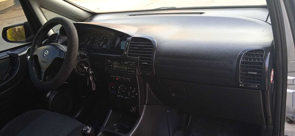 Мінівен Opel Zafira 2.00 л дизель 7 місць,