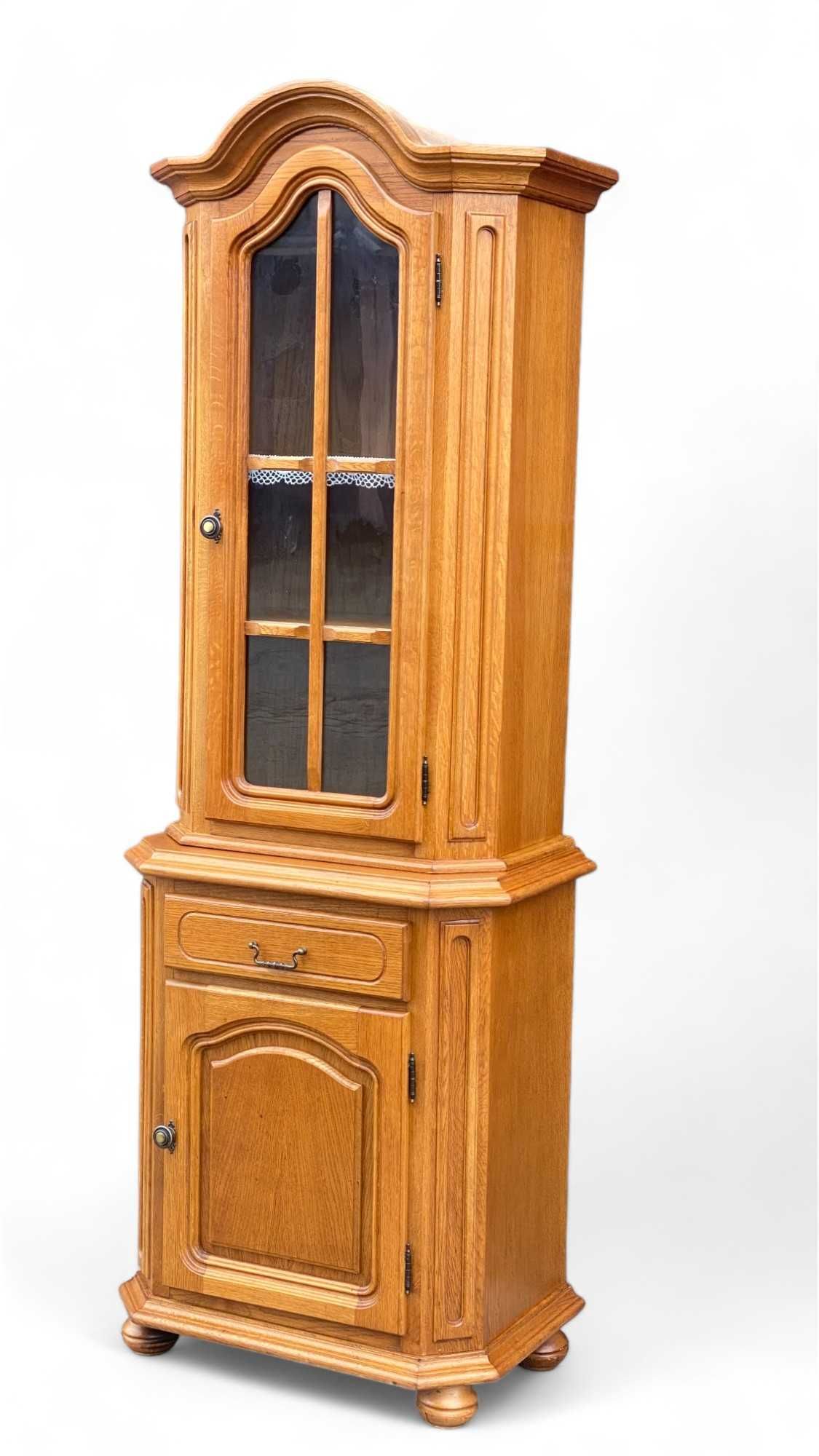 Solidna dębowa witryna w rustykalnym stylu, słupek, szafka z szufladą