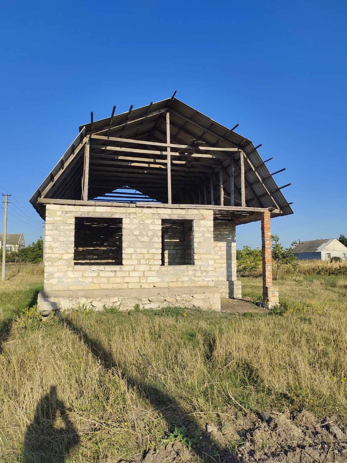 Земельна ділянка з незавершеним будівництвом