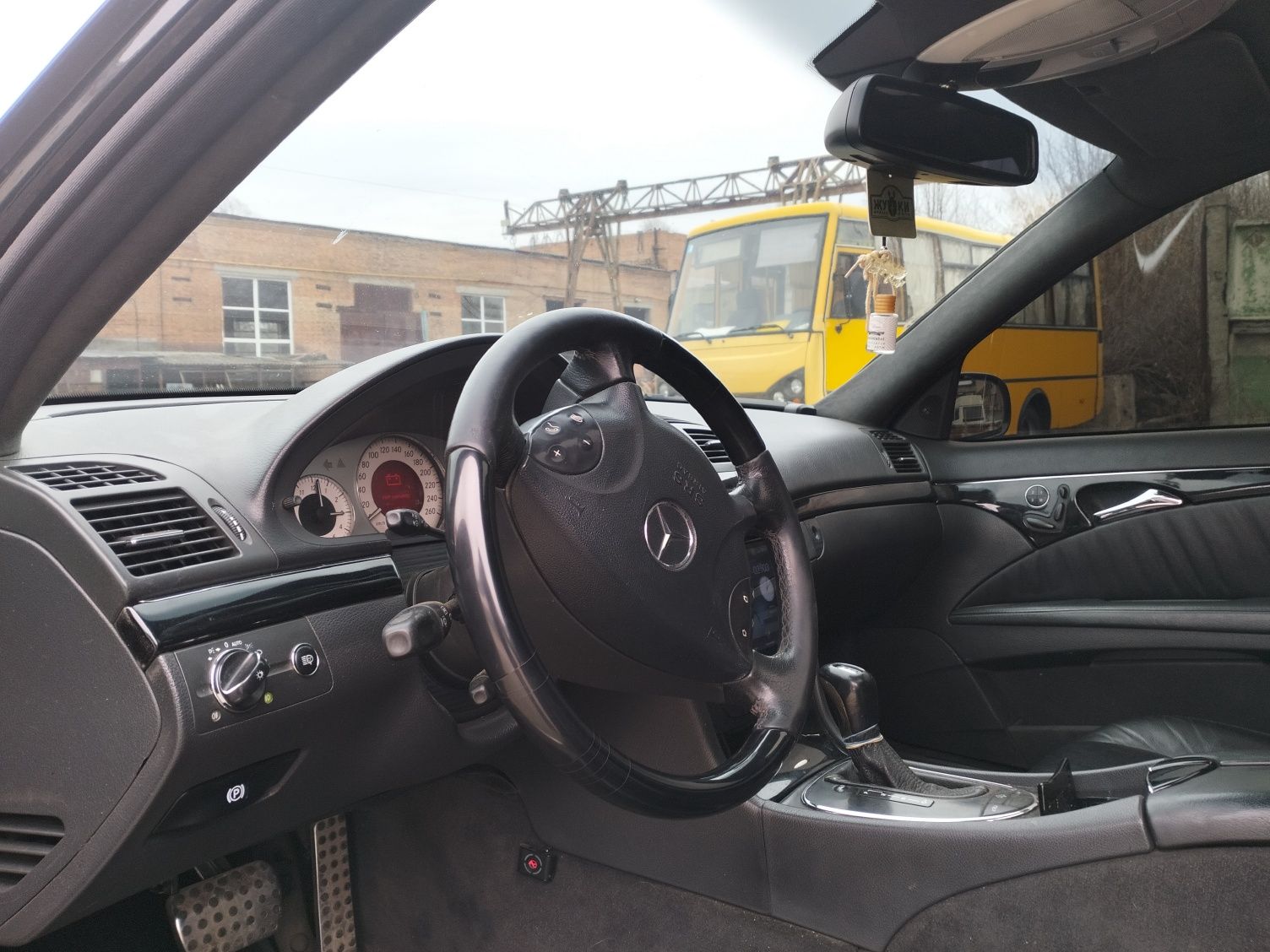 Продам Mercedes E500