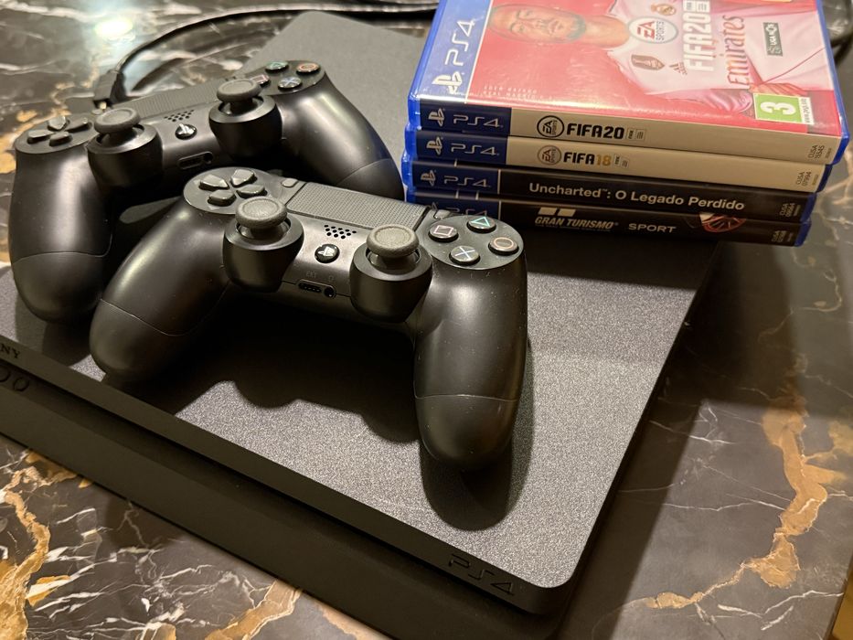 PS4 + 2 comandos + jogos