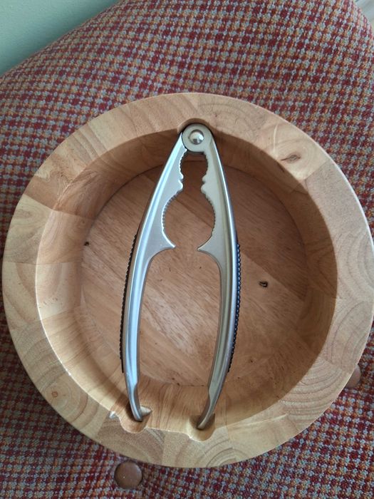 Dziadek do orzechów i miska