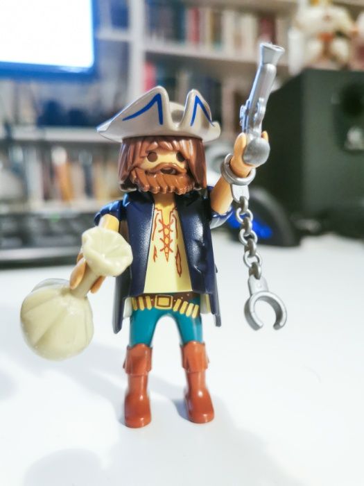 Playmobil pirata com vários acessórios (novo)