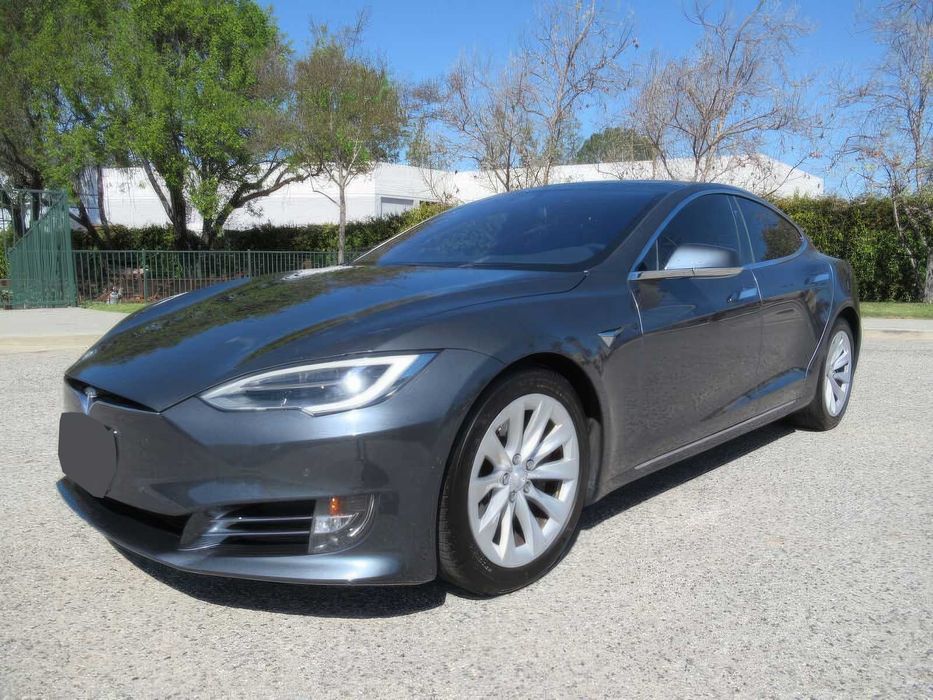 Tesla Model S 75D      2017