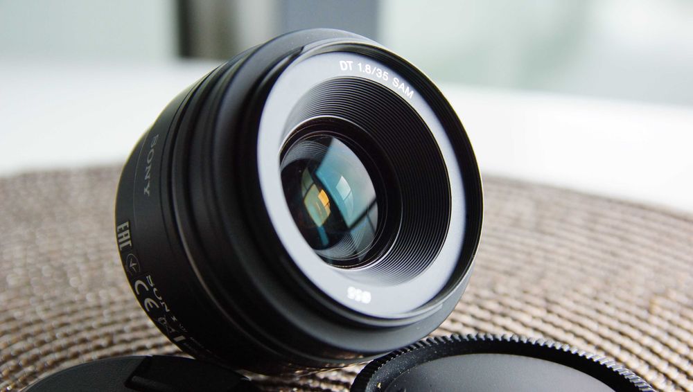 Obiektyw Sony DT SAM F1.8 35mm  Sony A + Filtr  UV Super stan SAL35F18