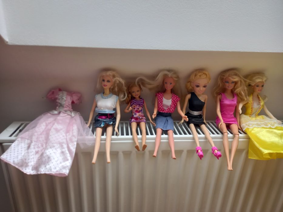 6 lalek Barbie plus 1 sukienka