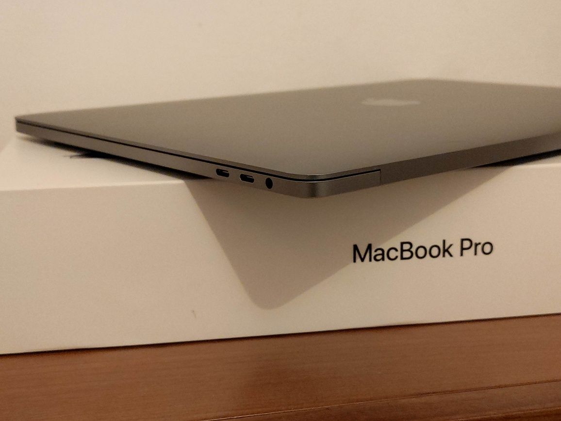 MacBook Pro 2019 I9 Touchbar