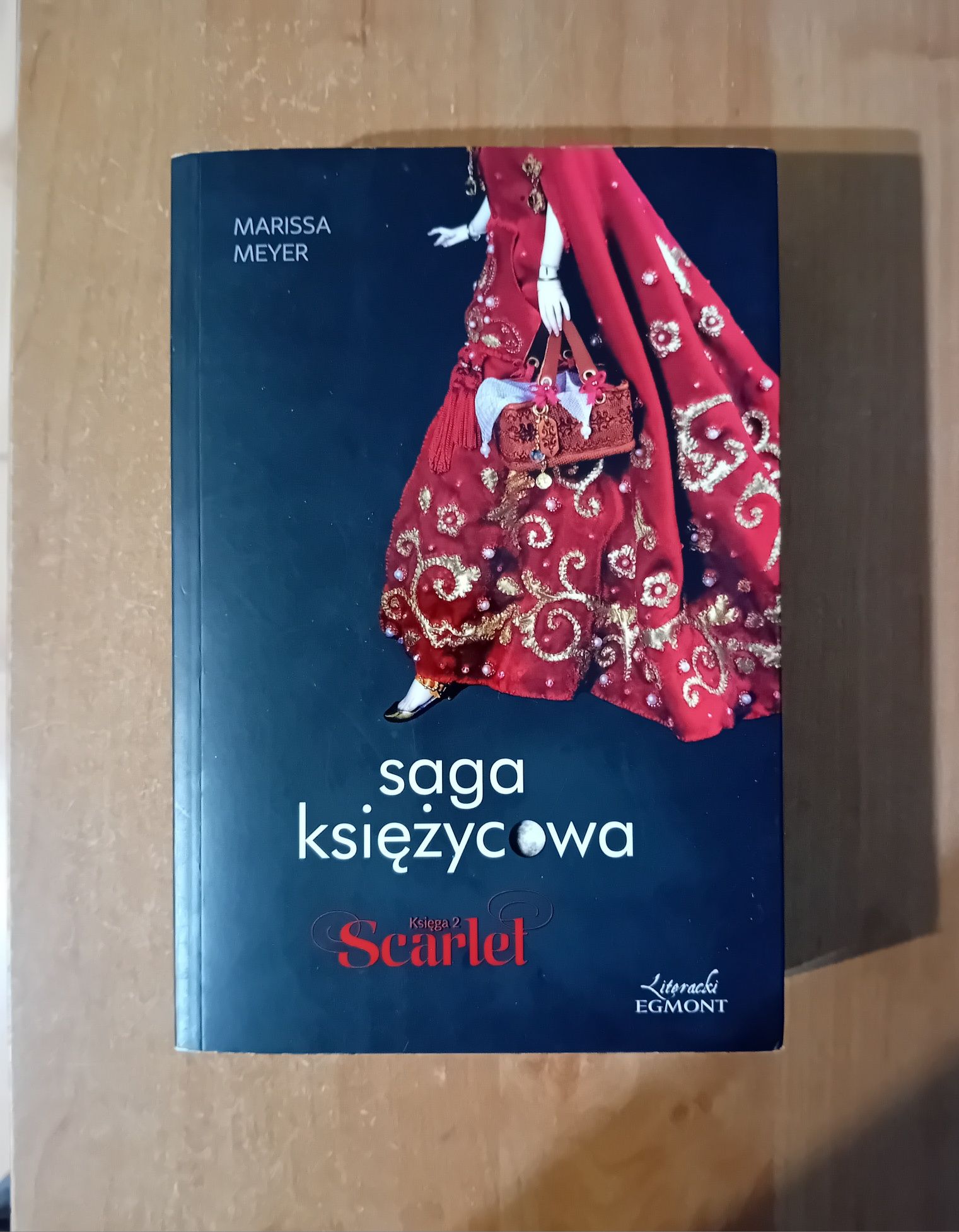 Saga księżycowa tom 2 Scarlet