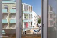 Fantástico Apartamento T2+1 com varanda em Algés