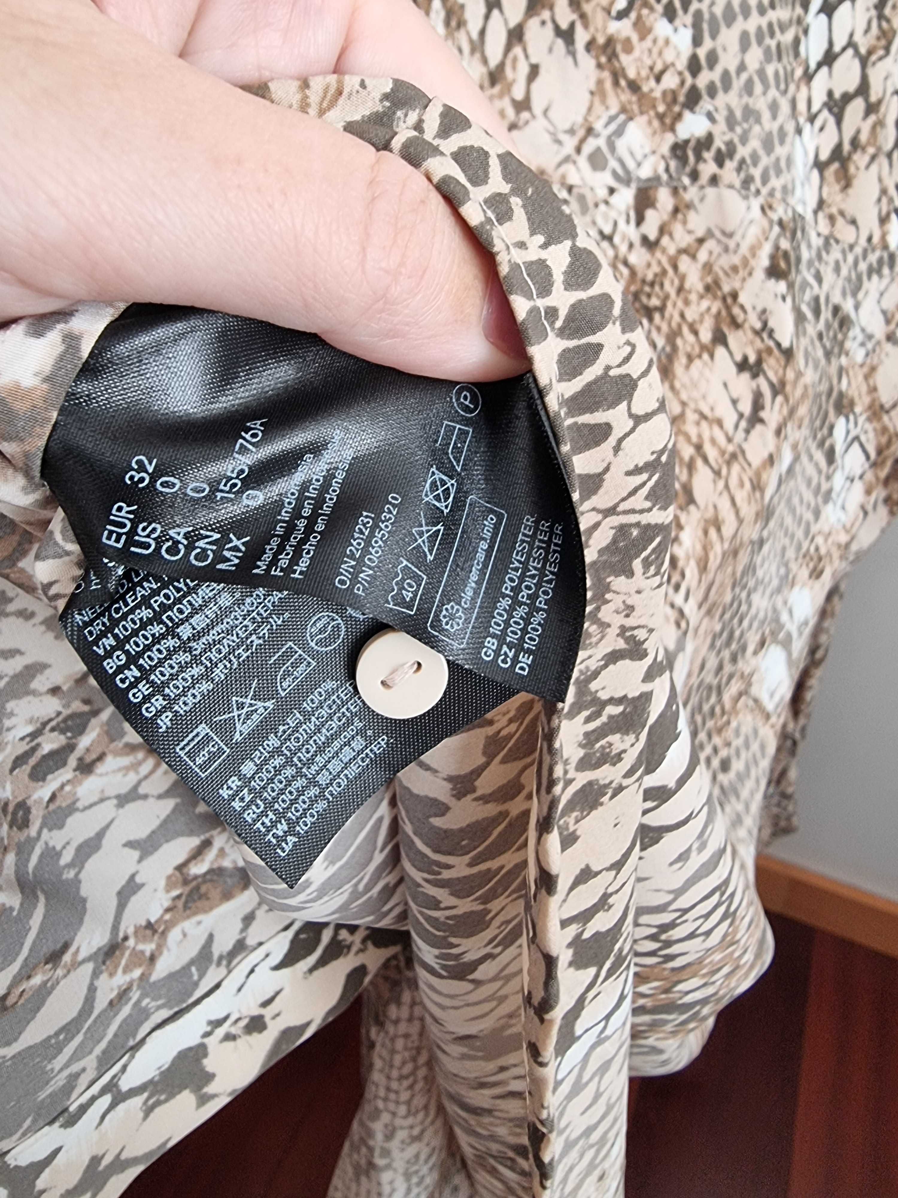 Camisa padrão animal/ animal print H&M, tamanho 32