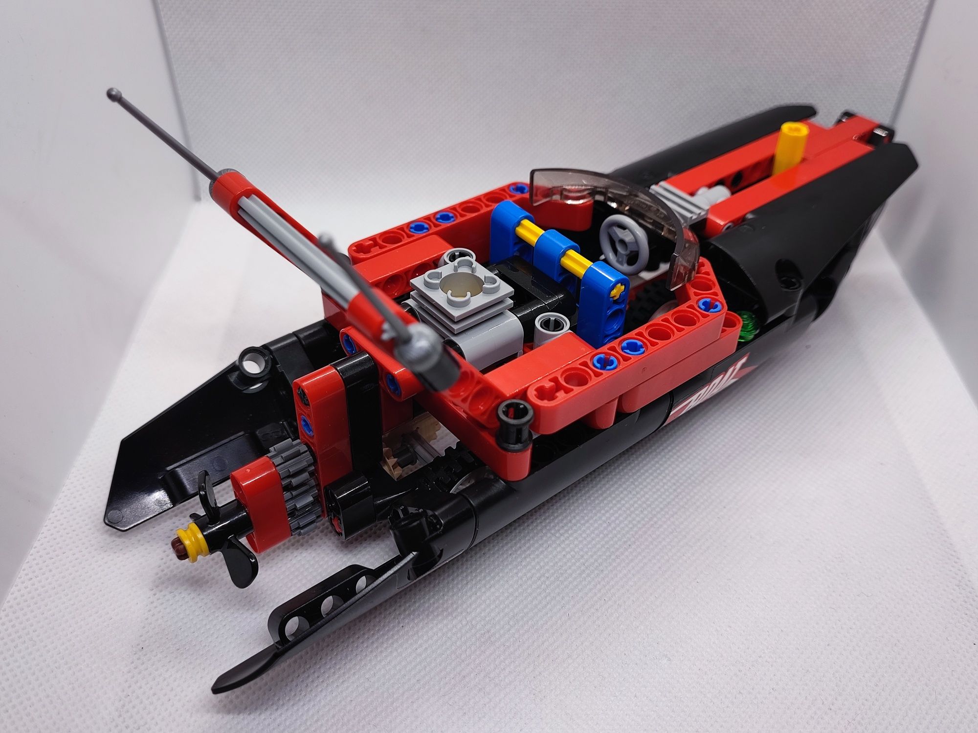 LEGO® 42089 Technic - Motorówka