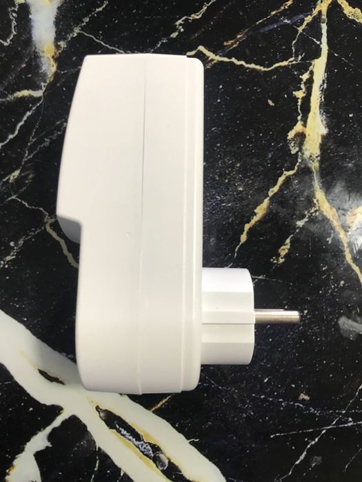 Реле напруги. Регульований захисний пристрій для розетки TOMZN TOSVA-1