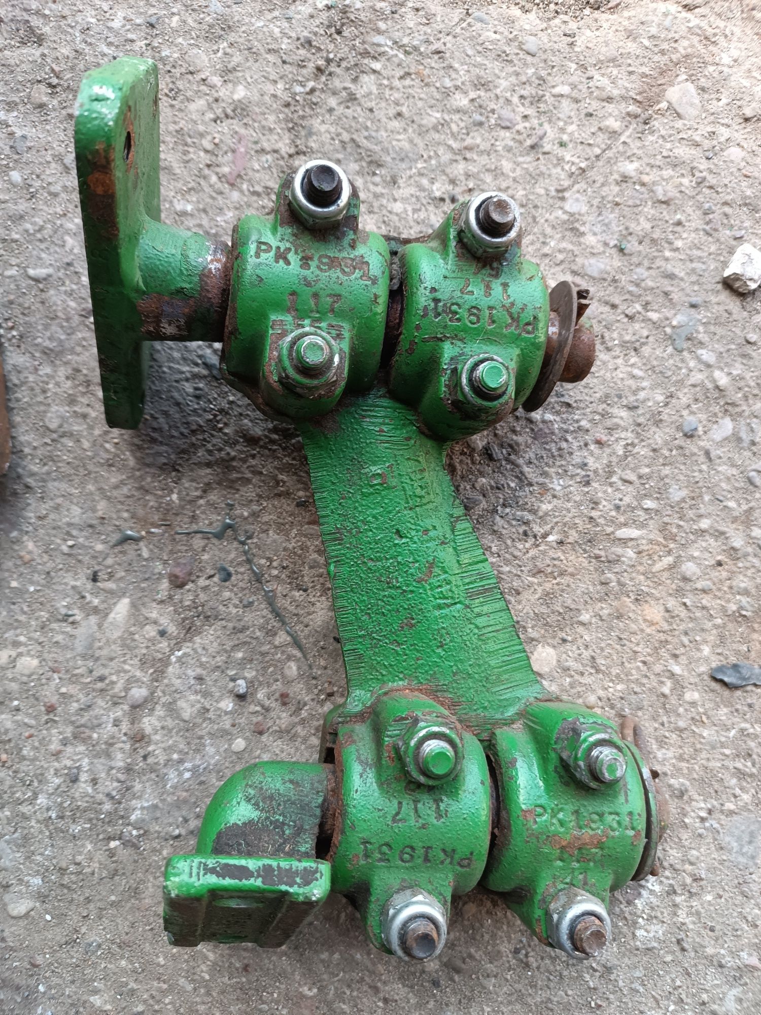 Wieszak Z10914 podsiewacza John Deere cws