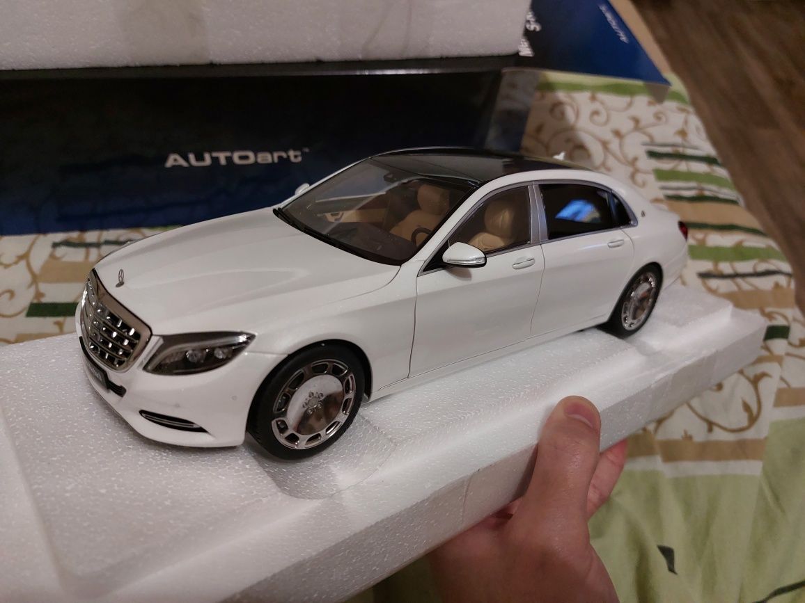 AUTOart 1:18 Mercedes Maybach (S600) SWB 2015 масштабна модель