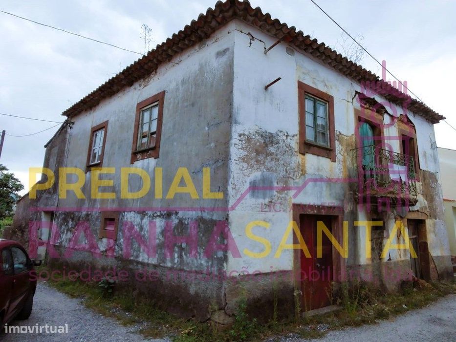 Moradia para reabilitar. Arquitetura tradicional portuguesa.
Neces...