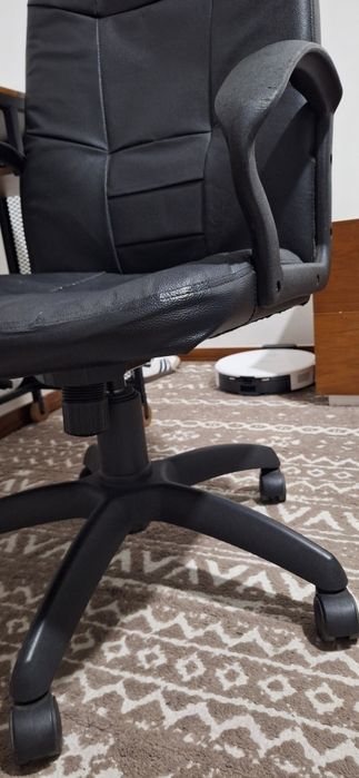 Secretaria e cadeira de escritório